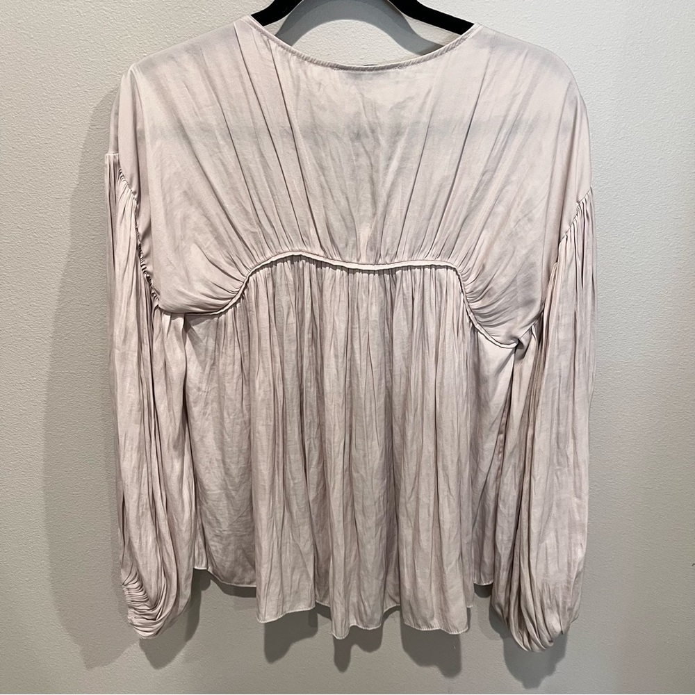 Lavish Blouse - Picture 3 of 3